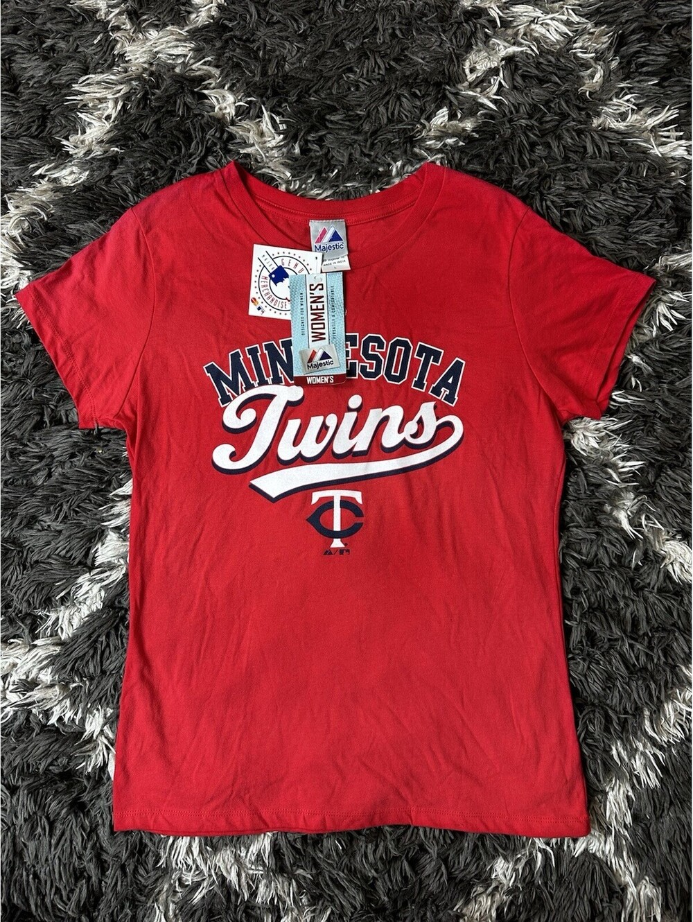 NWT Minnesota Twins Womens Large T-Shirt Majestic Red Script MLB Baseball